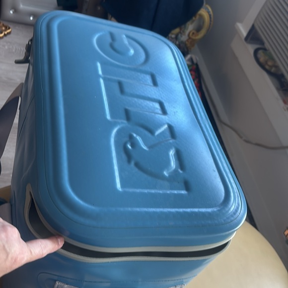 Awesome Huge Rtic soft cooler 40 can Light Blue - Picture 11 of 11